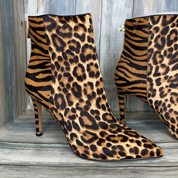 Kenneth Cole Women's Riley 85 Simple Bootie Pump - Picture 3 of 8